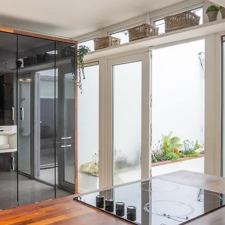 Pensión Guestready - Ranelagh Retreat With Urban Access 4*