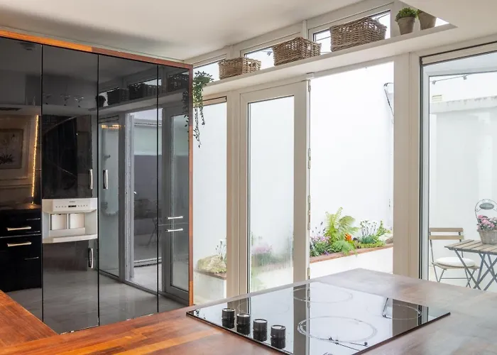 Penzion Guestready - Ranelagh Retreat With Urban Access 4*