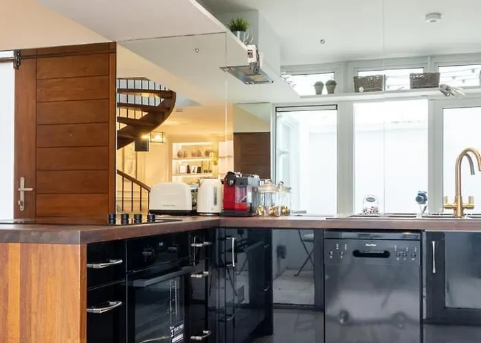 Penzion Guestready - Ranelagh Retreat With Urban Access